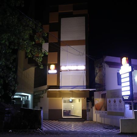Puthens Clifton Inn 戈德亚姆 外观 照片