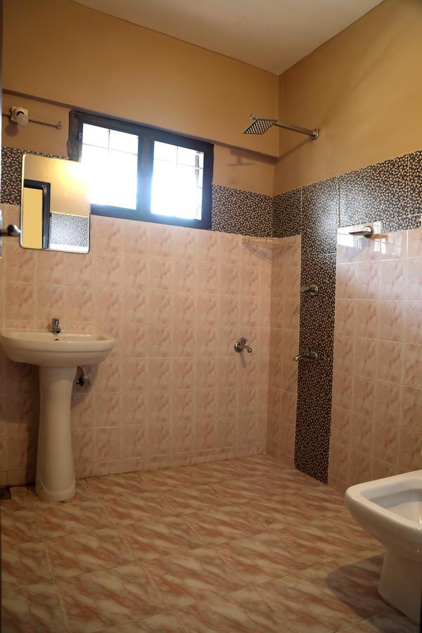 Puthens Clifton Inn 戈德亚姆 外观 照片